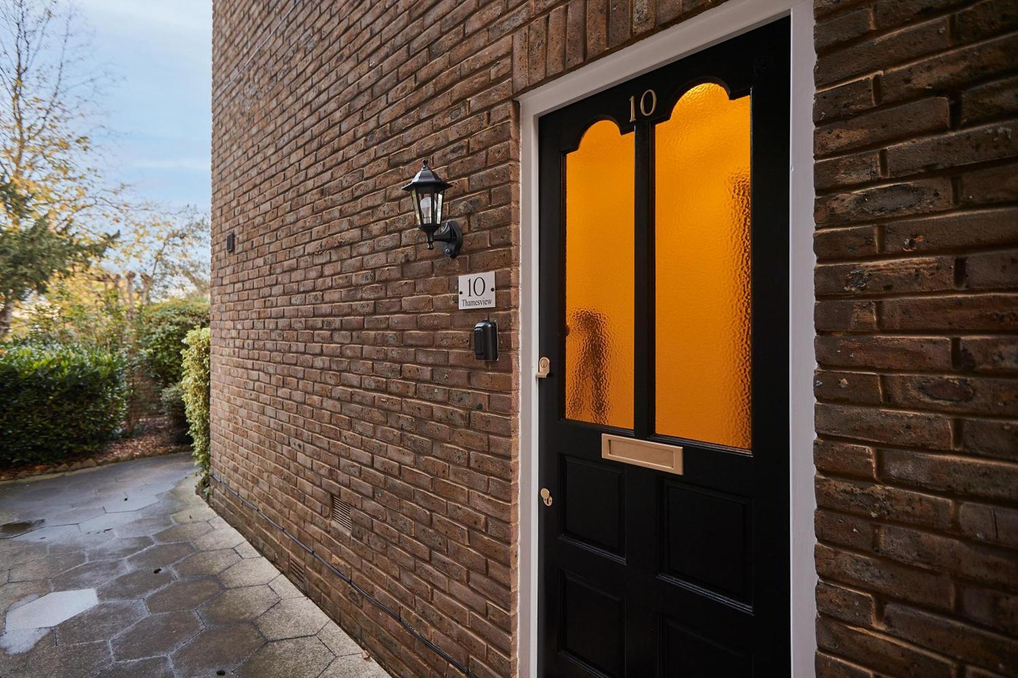 Host & Stay - Thamesview Staines-upon-Thames Exterior photo